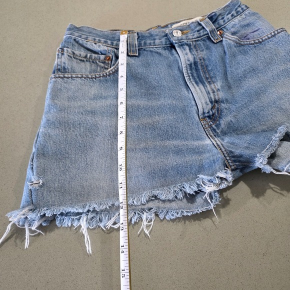 Levis Vintage High Waisted Cut Off Denim Shorts Light Wash Blue Frayed Hem 27 - Picture 5 of 7